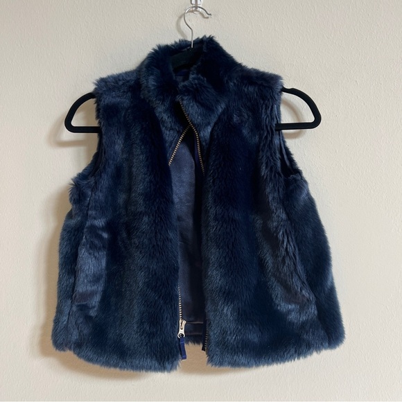 Crewcuts by J. Crew Navy Blue Faux Fur Zip Up Vest Girls Size Medium - Picture 2 of 3
